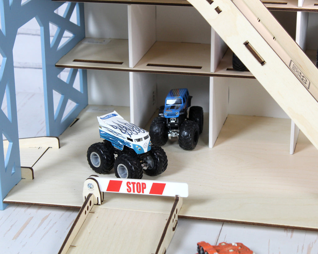 Garage for Hotwheels & Matchbox with Drawers & Nameplate