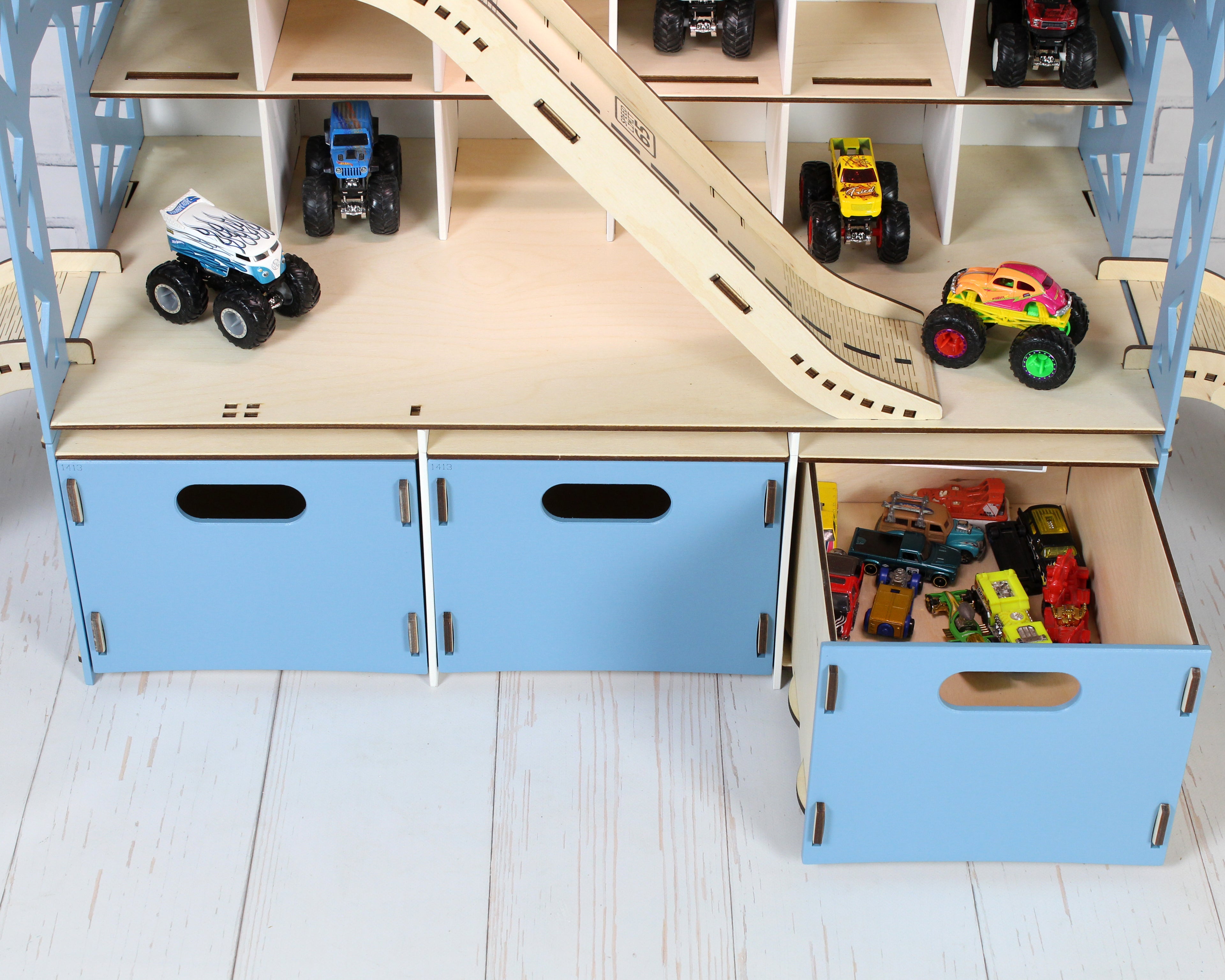 Garage for Hotwheels & Matchbox with Drawers & Nameplate