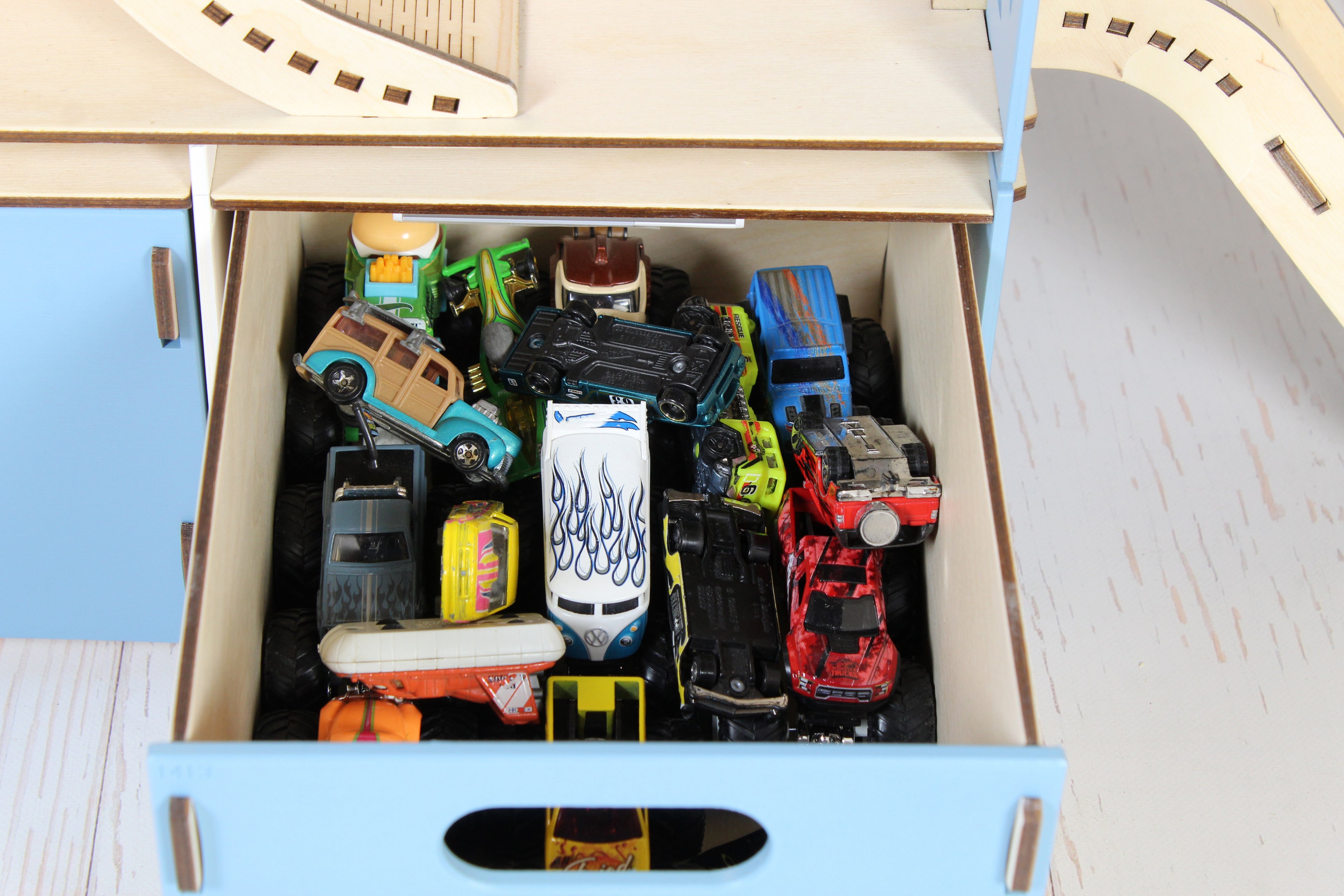 Garage for Hotwheels & Matchbox with Drawers & Nameplate